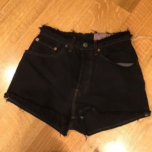 ⚠️SOLD⚠️ Levi's jean shorts!